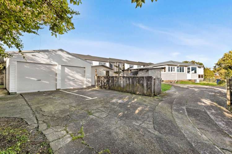 74 McLeod Road Te Atatu South_1