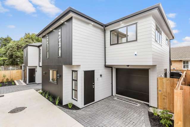 Standalone Brand New Golden Circle-Move-In Ready