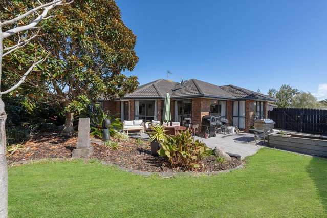 Spacious, Fully Fenced Home in Quiet Cul-de-Sac –