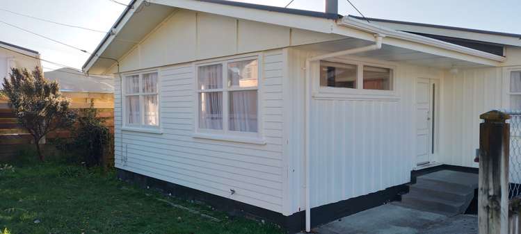 7 Terrance Grove Paparangi_1