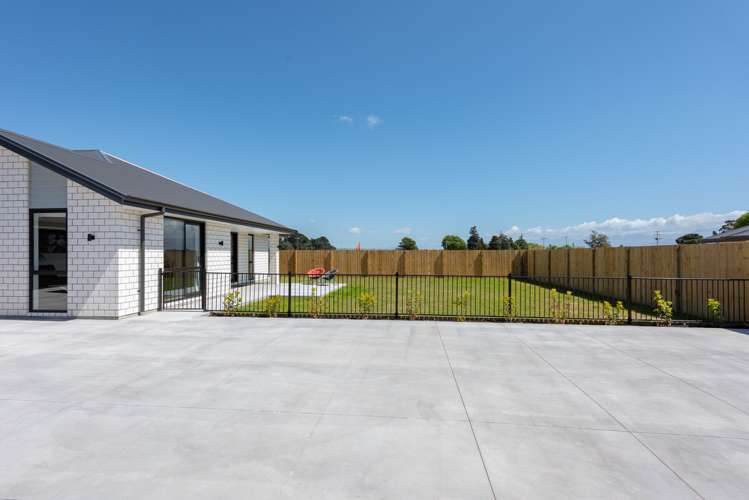 11 Harvard Road Burleigh_24