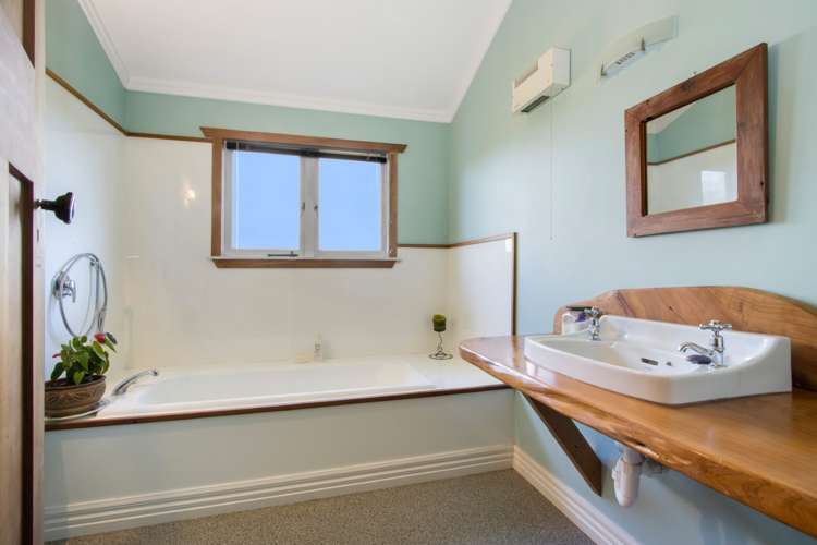 4 Tawhiti Terrace Waikino_11