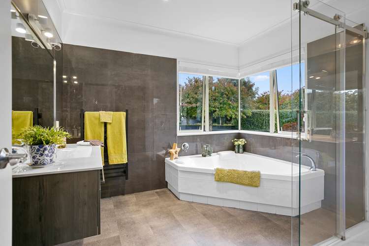 184 The Oaks Drive Leamington_18