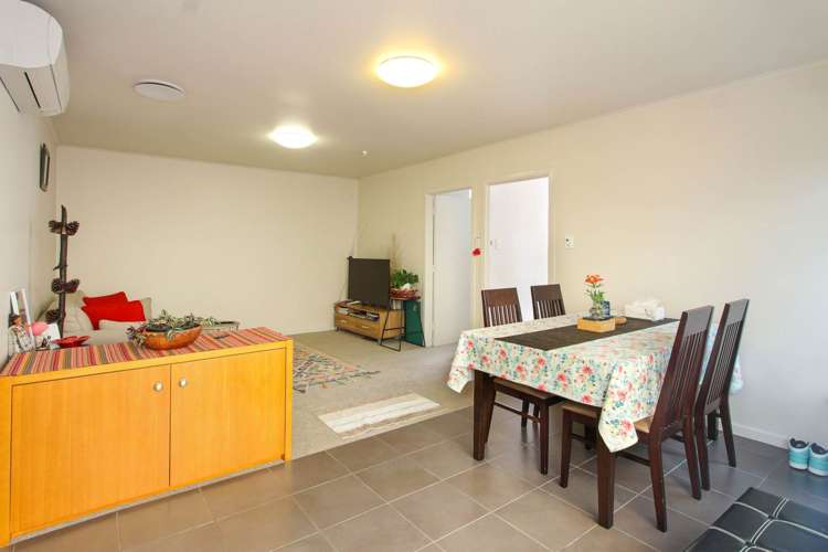 2/7 Lydia Avenue Northcote_18