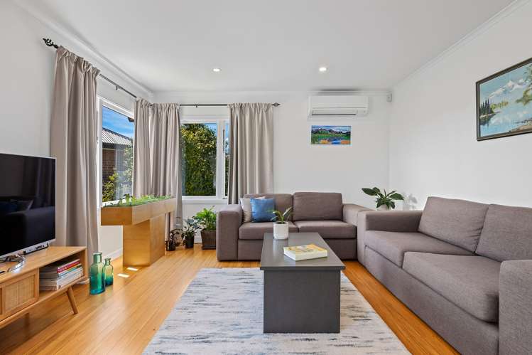 6 Nyoli Street Northcote_14