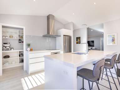 291 Lakes Boulevard_3