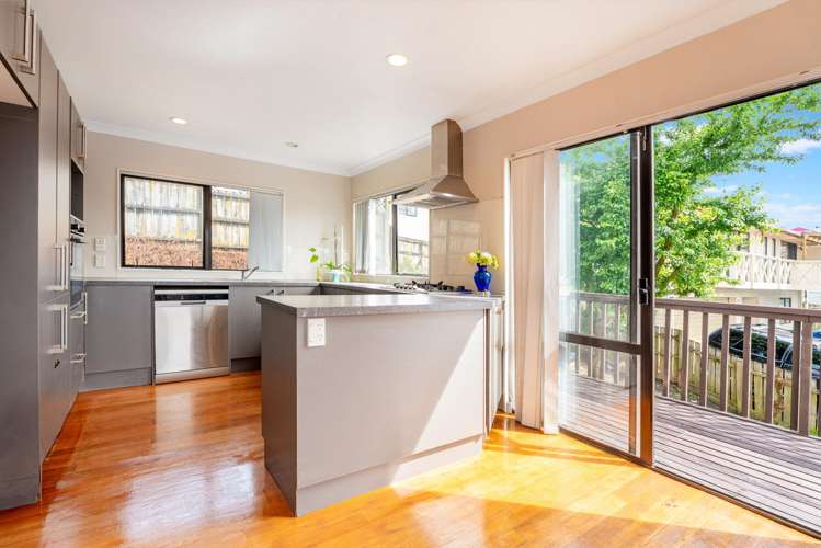 2/19 Lagoon Drive Panmure_10