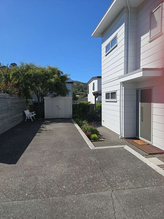 Sunny Modern 3-Bedroom Townhouse in Karori