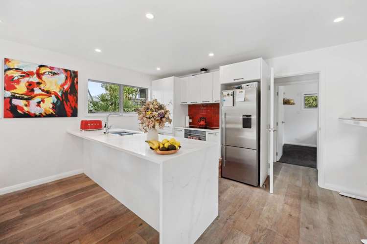 1/4 James Scott Place Te Atatu South_5
