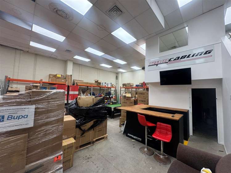 Unit 1, 22 Railway Avenue Alicetown_3