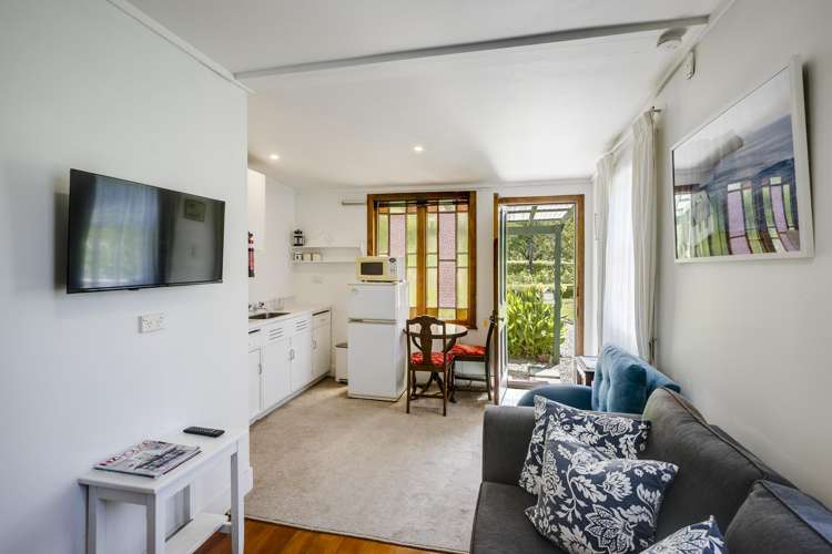 84 Middle Road Havelock North_36