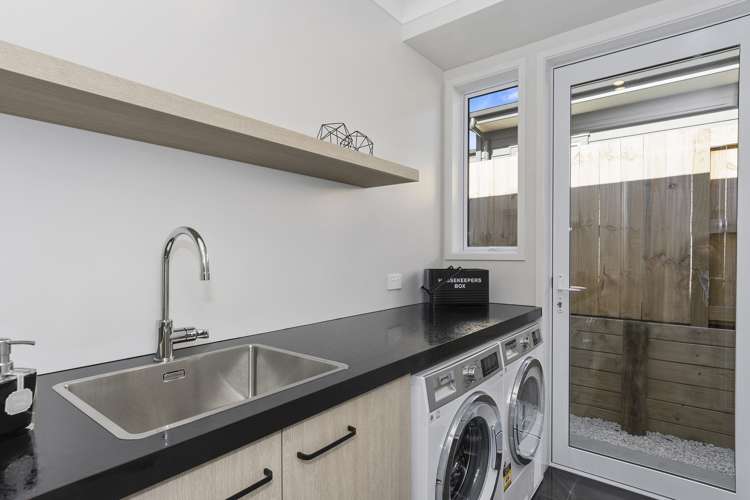 231 Lakes Boulevard Pyes Pa_16