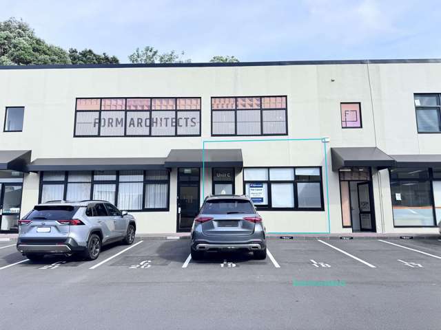 High-Exposure Office/Showroom on Khyber Pass Road