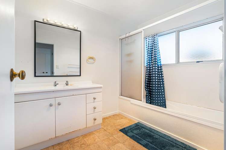 19 Brookvale Park Stanmore Bay_17