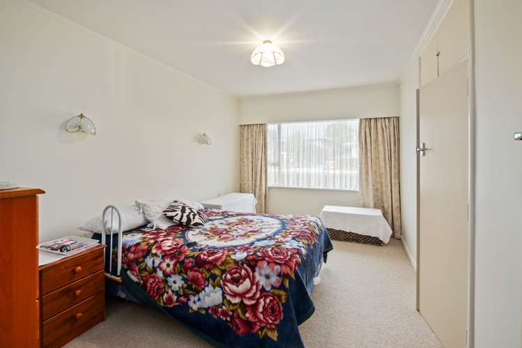 24 Neale Avenue Stoke_10