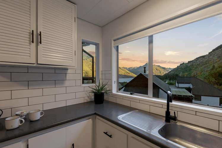 26 Williams Street Fernhill/Sunshine Bay_7