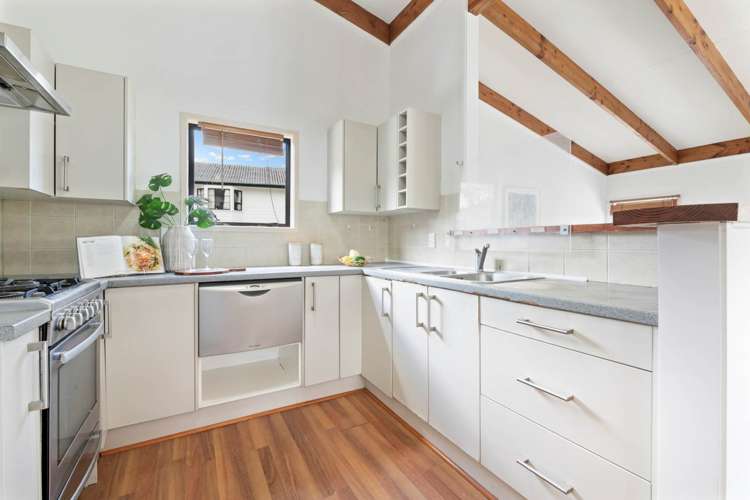 63 Athena Drive Totara Vale_9