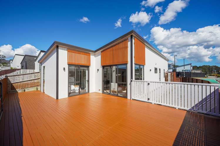 7 Taiororua Avenue Massey_20