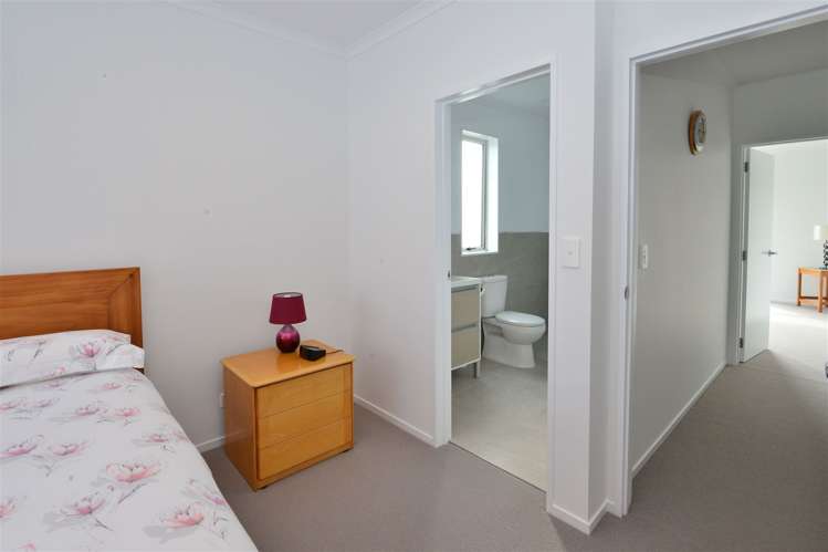 3 Couldrey Crescent Red Beach_12