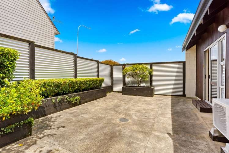 1/1 Gatman Street Birkdale_8