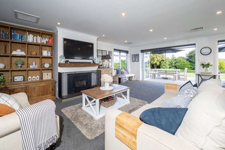 241 Grahams Road Willowby_9