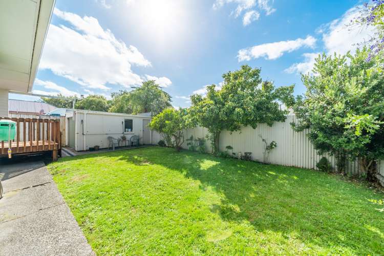 2/32 Bay Street Petone_23