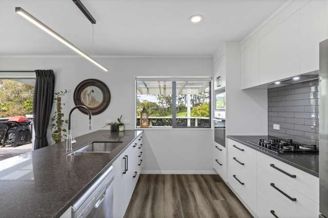 Modern Country Living in Beautiful Pukekawa