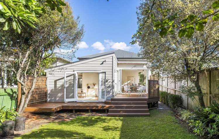 4 Graysons Lane Mount Eden_13