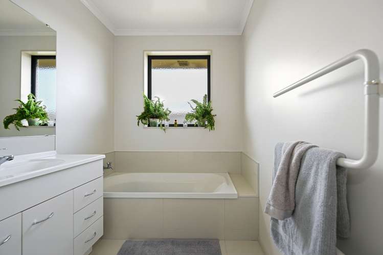 30 Kawariki Drive Baverstock_12