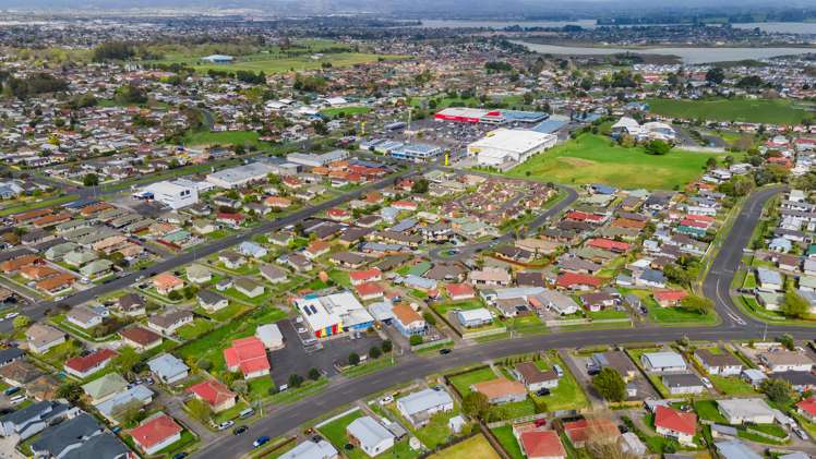 72 Maplesden Drive Clendon Park_13