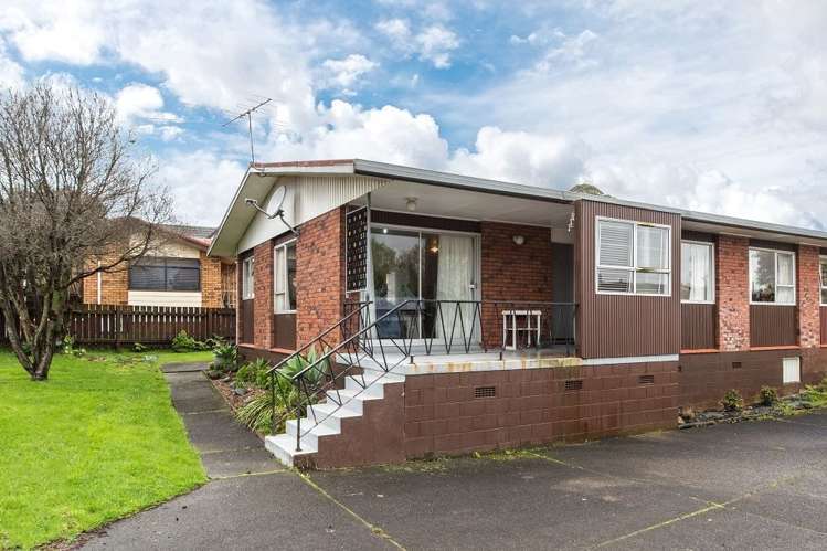 1/225 Edmonton Road Te Atatu South_1