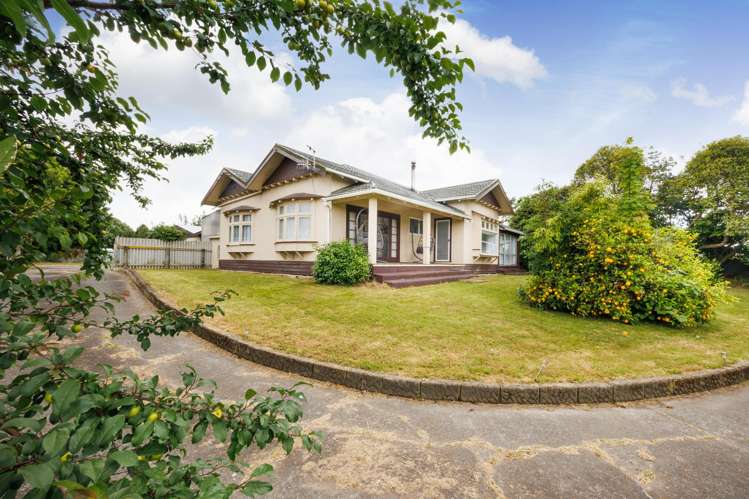 1435 Waughs Road Aorangi_25