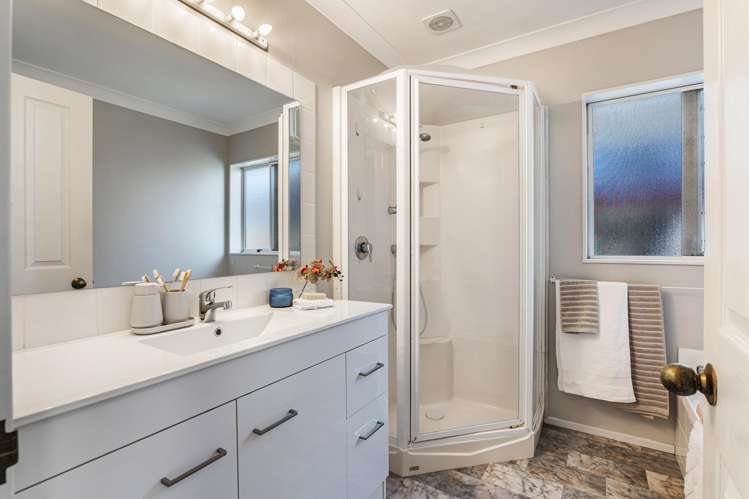 1/2 Doment Crescent Orewa_17