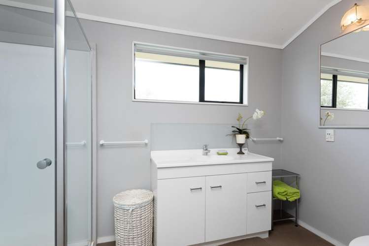 10 Robalan Place Redwoodtown_14