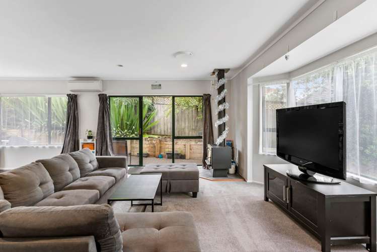 6 Skybird Place Glen Eden_9