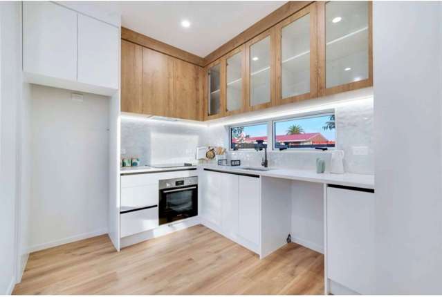 Brand-New Living in the Heart of Papatoetoe!