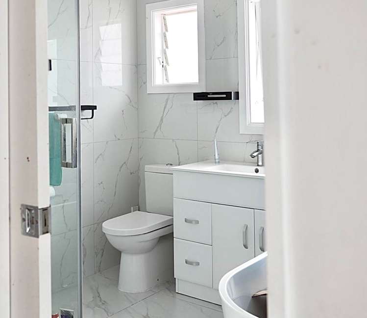 27 Marina Road Torbay_8