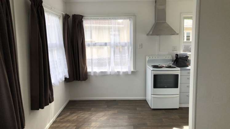 21 Churchill Avenue 10643_2