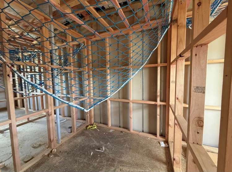 Unit 2, 95 Otuwairoa Esplanade Papakura_10