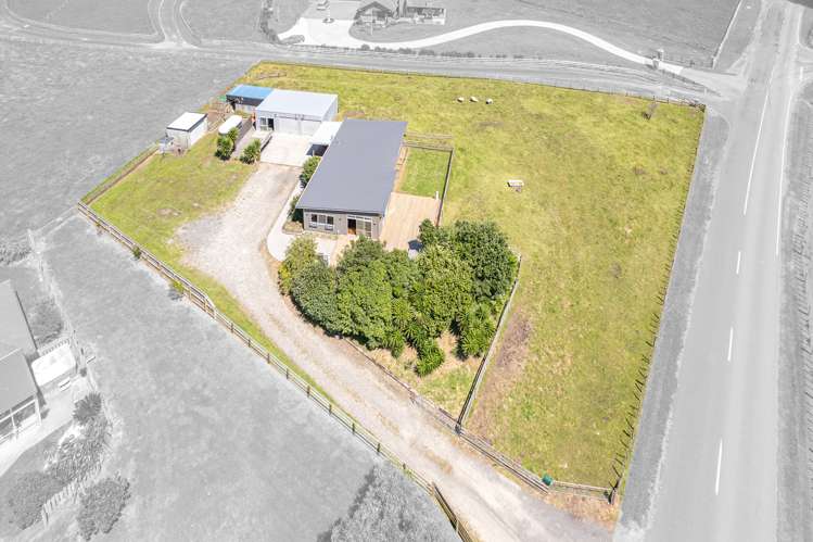 87 Wikitoria Road Whanganui Airport_21