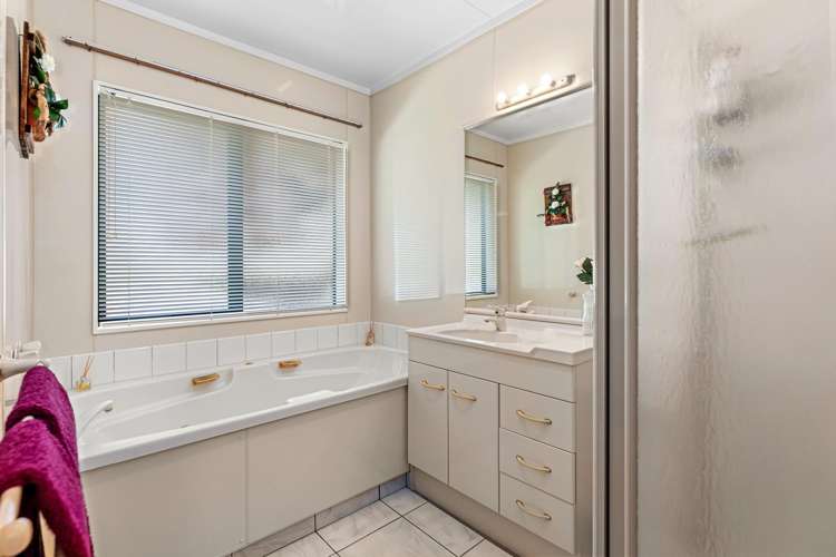 17 Village Park Drive Welcome Bay_16