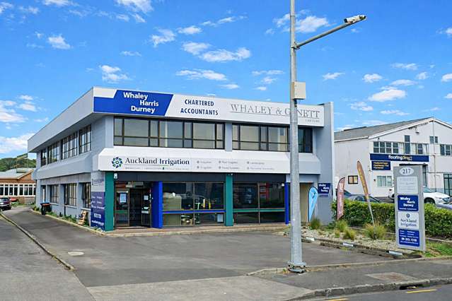 HIGH-PROFILE AUTOMOTIVE / SHOWROOM OPPORTUNITY