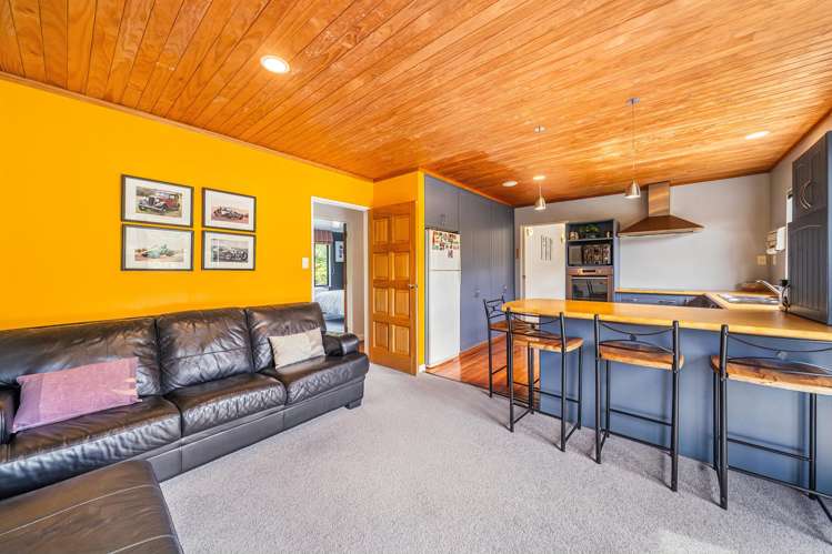 1276 Coast Road Wainuiomata_15