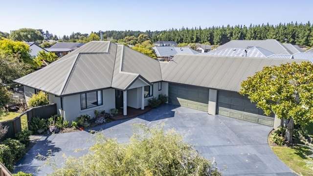 Executive Home with 4 car garaging