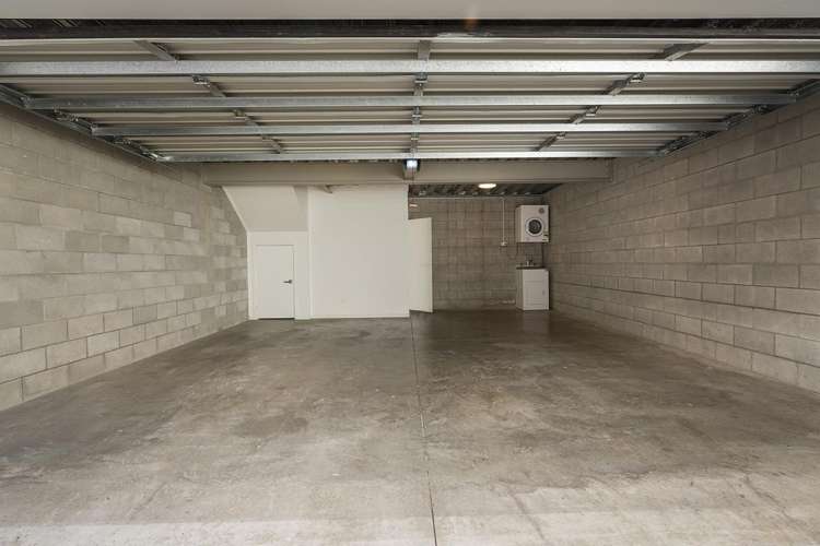 2/9 Vialou Street Hamilton Central_14