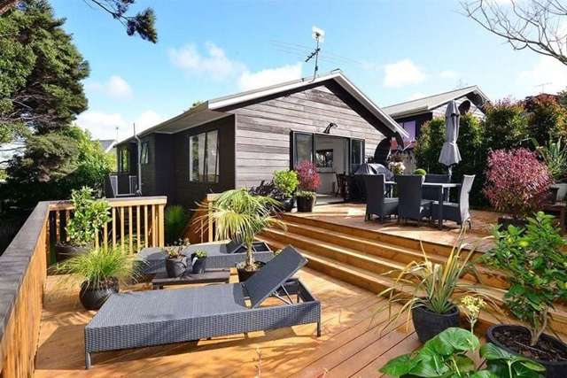 Sunny private home with a large deck