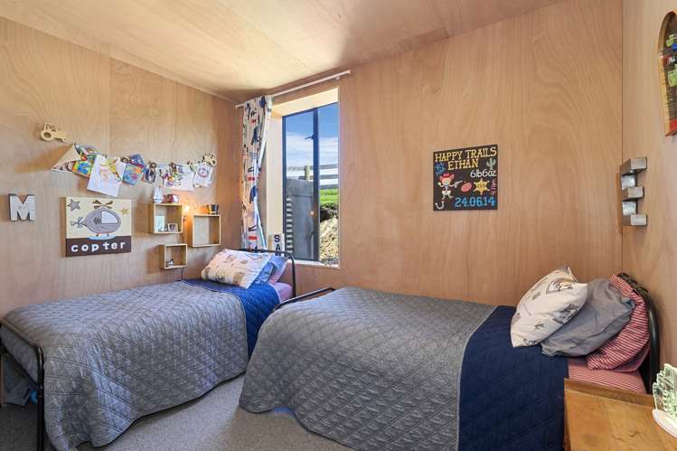 5645 West Coast Road Springfield_10