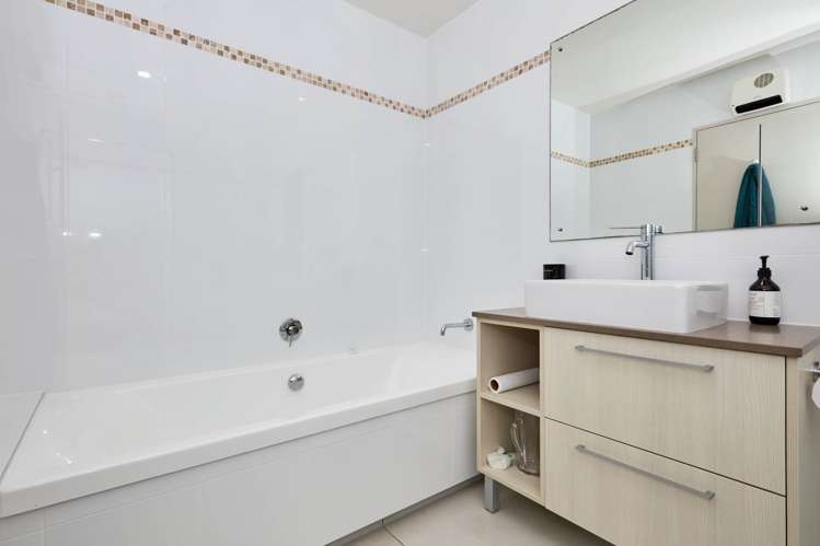 17 Tihi Street Stonefields_10