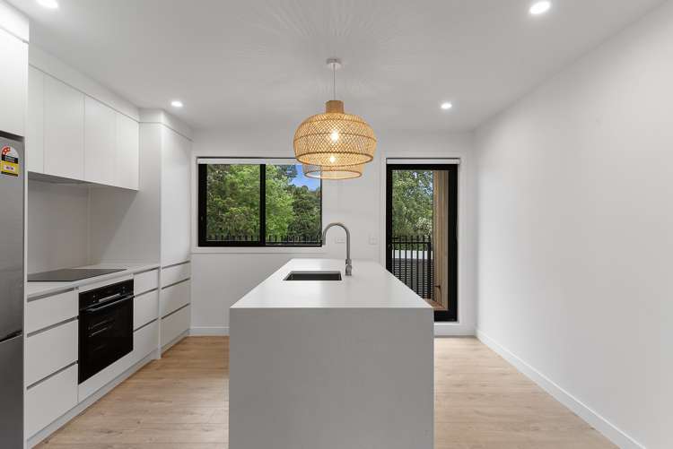 2/47 Taipari Road Te Atatu Peninsula_1