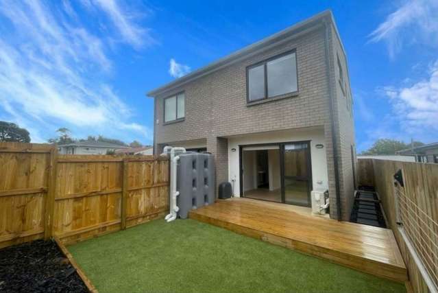 Stylish & Modern 2-Bedroom Townhouse